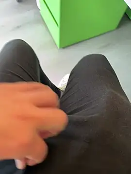 Snapshot of LeoBlaze13 chatting on 02-09-26, 08:02 LeoBlaze13 online show from 02-09-26, 08:02