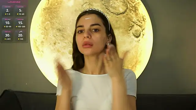 LauraHansil online show from 12-17-25, 06:08