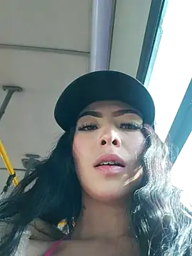 Snapshot of Moon_And_Sunn chatting on 11-01-25, 01:02 Moon And Sunn online show from 11-01-25, 01:02