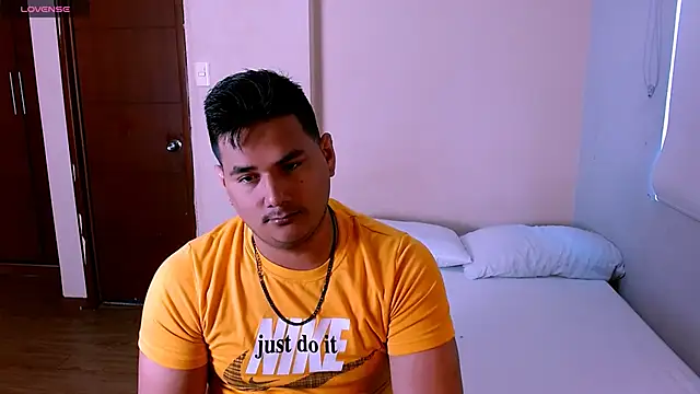 Snapshot of KingMoreno1 chatting on 10-30-25, 01:01 KingMoreno1 online show from 10-30-25, 01:01