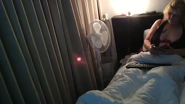 Sylviastar46 online show from 12-19-25, 06:15