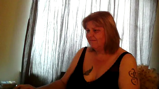 Snapshot of Sylviastar46 chatting on 06-10-26, 03:33 Sylviastar46 online show from 06-10-26, 03:33