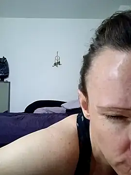 Karebearz1 online show from 04-15-26, 11:50