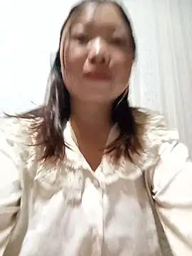 Snapshot of julybe chatting on 07-22-26, 02:53 julybe online show from 07-22-26, 02:53