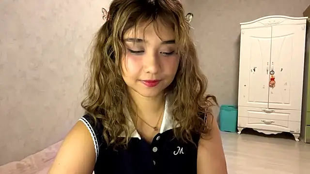 Snapshot of LovelyLara chatting on 10-30-25, 06:08 LovelyLara online show from 10-30-25, 06:08