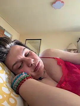 Carolineisback online show from 05-19-26, 02:12
