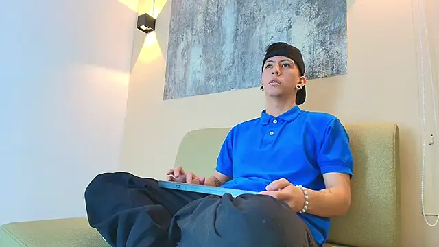 Snapshot of NOHA_CRAYG chatting on 11-04-25, 01:43 NOHA CRAYG online show from 11-04-25, 01:43