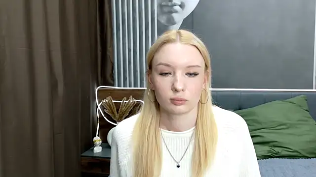 Snapshot of TiffanyJensen chatting on 10-31-25, 11:00 TiffanyJensen online show from 10-31-25, 11:00