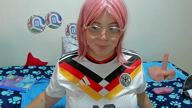 Snapshot of Jiah_Park chatting on 06-30-26, 02:01 Jiah Park online show from 06-30-26, 02:01