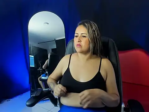 Snapshot of HotNinaX chatting on 11-15-25, 11:29 HotNinaX online show from 11-15-25, 11:29