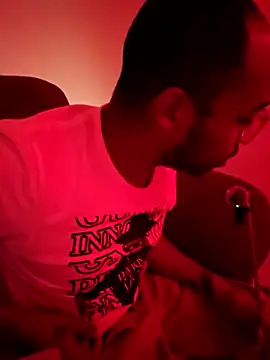 Snapshot of TraddyZaddy chatting on 11-01-25, 04:58 TraddyZaddy online show from 11-01-25, 04:58