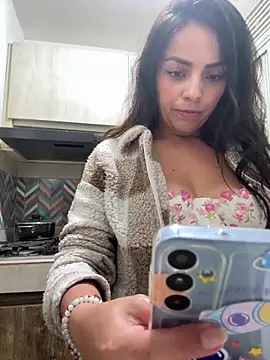 Snapshot of MailynAndNick chatting on 02-02-26, 01:10 MailynAndNick online show from 02-02-26, 01:10