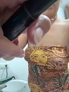 Snapshot of MailynAndNick chatting on 02-17-26, 03:29 MailynAndNick online show from 02-17-26, 03:29