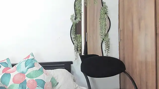 MailynAndNick online show from 04-06-26, 07:37