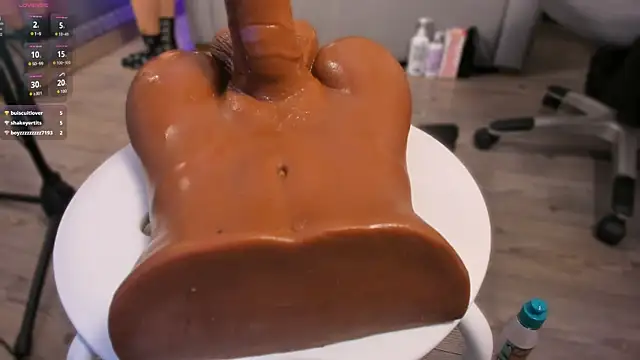 lexiee   online show from 04-23-26, 12:29