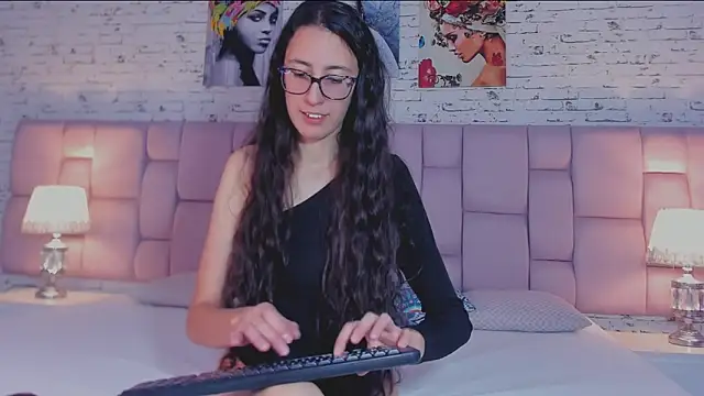 GirafMusic online show from 11-15-25, 01:18