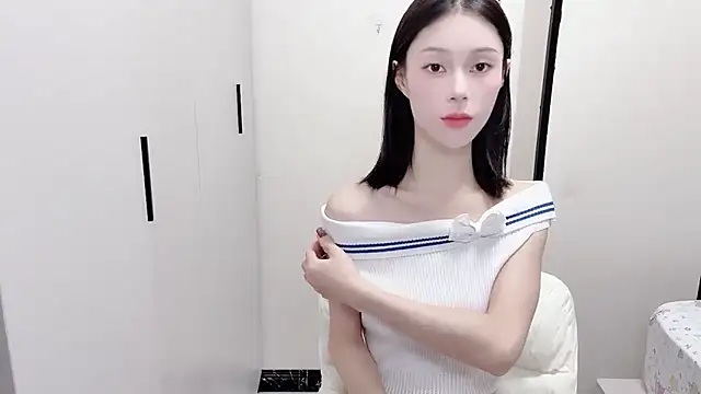 Snapshot of yuyu-33 chatting on 10-30-25, 01:51 yuyu-33 online show from 10-30-25, 01:51