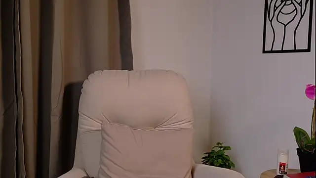 VictoriaNova  online show from 02-06-26, 12:37