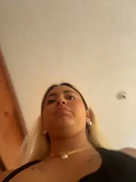 Snapshot of Elina_Hills chatting on 01-16-26, 05:28 Elina Hills online show from 01-16-26, 05:28