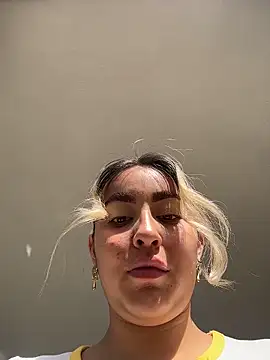 Snapshot of Elina_Hills chatting on 02-26-26, 02:05 Elina Hills online show from 02-26-26, 02:05