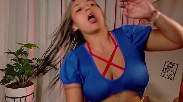 Zara Nova online show from 02-16-26, 12:29