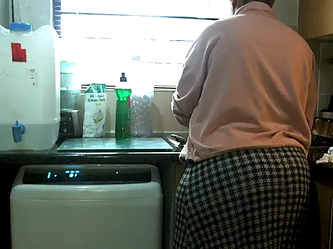 Snapshot of NewBeginnings8 chatting on 11-03-25, 06:14 NewBeginnings8 online show from 11-03-25, 06:14