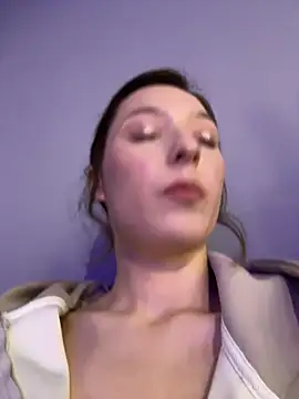 Snapshot of LilluKatten chatting on 05-18-26, 09:37 LilluKatten online show from 05-18-26, 09:37