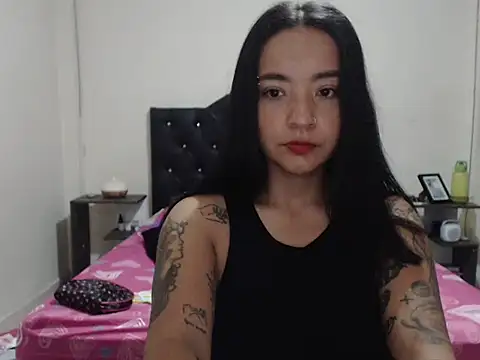 Snapshot of Girlbigtits chatting on 11-13-25, 10:25 Girlbigtits online show from 11-13-25, 10:25