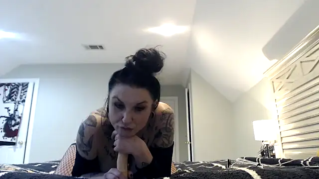 Snapshot of Holyplastic chatting on 11-09-25, 09:46 Holyplastic online show from 11-09-25, 09:46