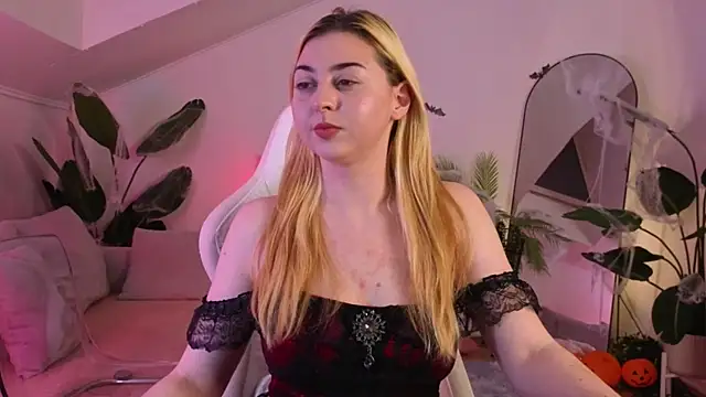 Snapshot of dreamyhannah chatting on 10-31-25, 05:14 dreamyhannah online show from 10-31-25, 05:14