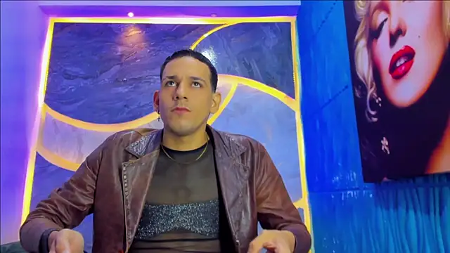 Snapshot of noah_deluxe chatting on 11-01-25, 12:40 noah deluxe online show from 11-01-25, 12:40