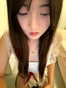 Snapshot of minnie566 chatting on 11-06-25, 02:18 minnie566 online show from 11-06-25, 02:18