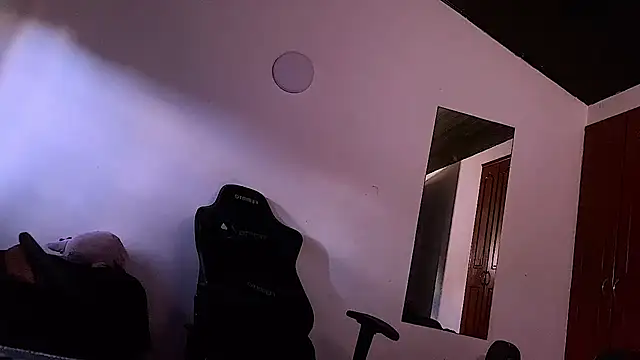 Snapshot of 3v1l chatting on 07-07-26, 10:58 3v1l online show from 07-07-26, 10:58