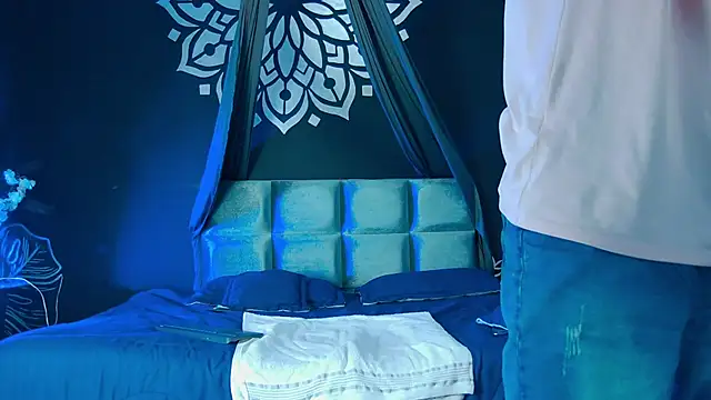 AlessioVitale online show from 12-22-25, 12:02