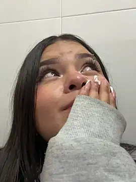 Snapshot of Camila_Duarte_ chatting on 11-05-25, 02:33 Camila Duarte online show from 11-05-25, 02:33