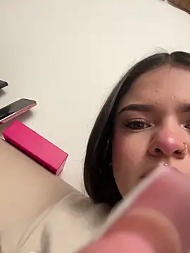 Snapshot of Camila_Duarte_ chatting on 11-08-25, 01:33 Camila Duarte online show from 11-08-25, 01:33