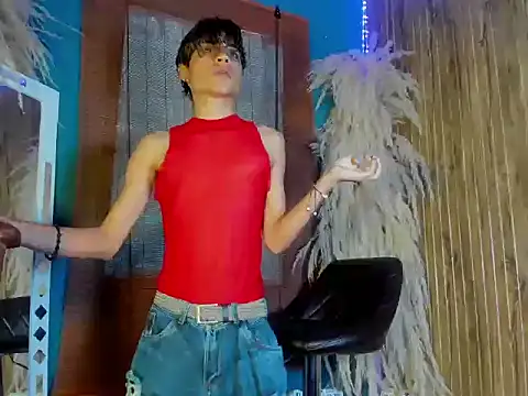 Leo Glow online show from 12-18-25, 01:17