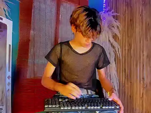 Leo Glow online show from 12-19-25, 12:45