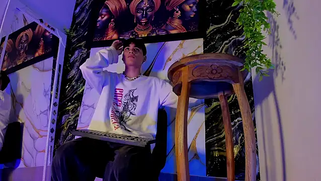 Leo Glow online show from 04-13-26, 02:22