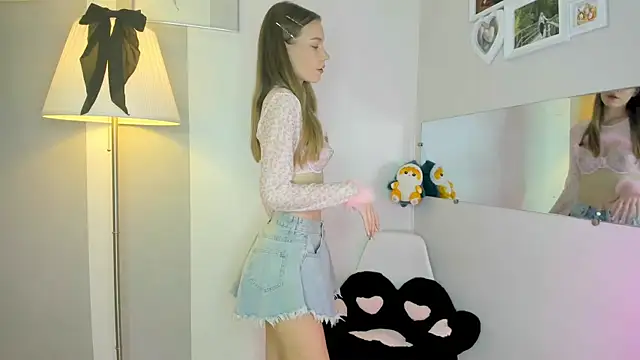 Snapshot of DianaBBurn chatting on 11-08-25, 06:24 DianaBBurn online show from 11-08-25, 06:24