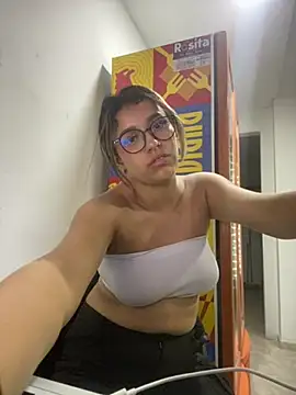 Snapshot of liahot69 chatting on 05-18-26, 04:07 liahot69 online show from 05-18-26, 04:07