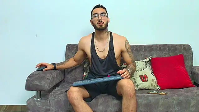 Snapshot of thebadboys05 chatting on 06-20-26, 06:27 thebadboys05 online show from 06-20-26, 06:27