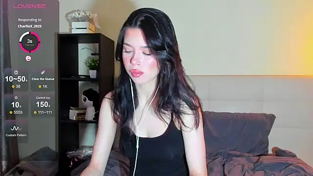 Snapshot of Tune_Godnesss chatting on 07-15-26, 01:22 Tune Godnesss online show from 07-15-26, 01:22