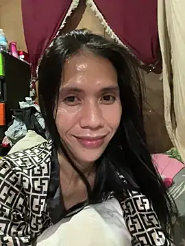 Snapshot of bellaUtops chatting on 05-16-26, 03:25 bellaUtops online show from 05-16-26, 03:25