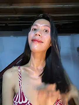 Snapshot of bellaUtops chatting on 05-19-26, 05:30 bellaUtops online show from 05-19-26, 05:30