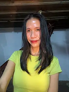 Snapshot of bellaUtops chatting on 05-23-26, 02:10 bellaUtops online show from 05-23-26, 02:10
