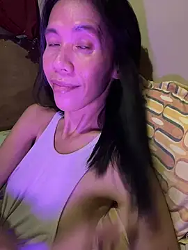 Snapshot of bellaUtops chatting on 06-10-26, 06:12 bellaUtops online show from 06-10-26, 06:12