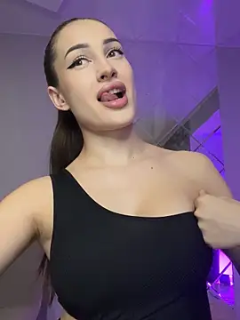 Snapshot of Muna_Luu chatting on 11-02-25, 08:33 Muna Luu online show from 11-02-25, 08:33