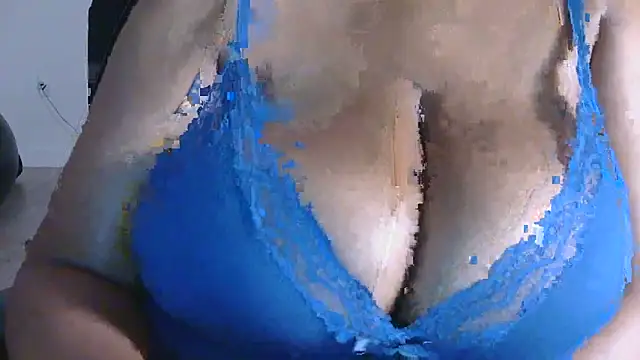 Snapshot of TheeBustiestBella chatting on 11-03-25, 09:10 TheeBustiestBella online show from 11-03-25, 09:10