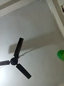 Snapshot of Hot__cute001 chatting on 11-01-25, 05:48 Hot  cute001 online show from 11-01-25, 05:48